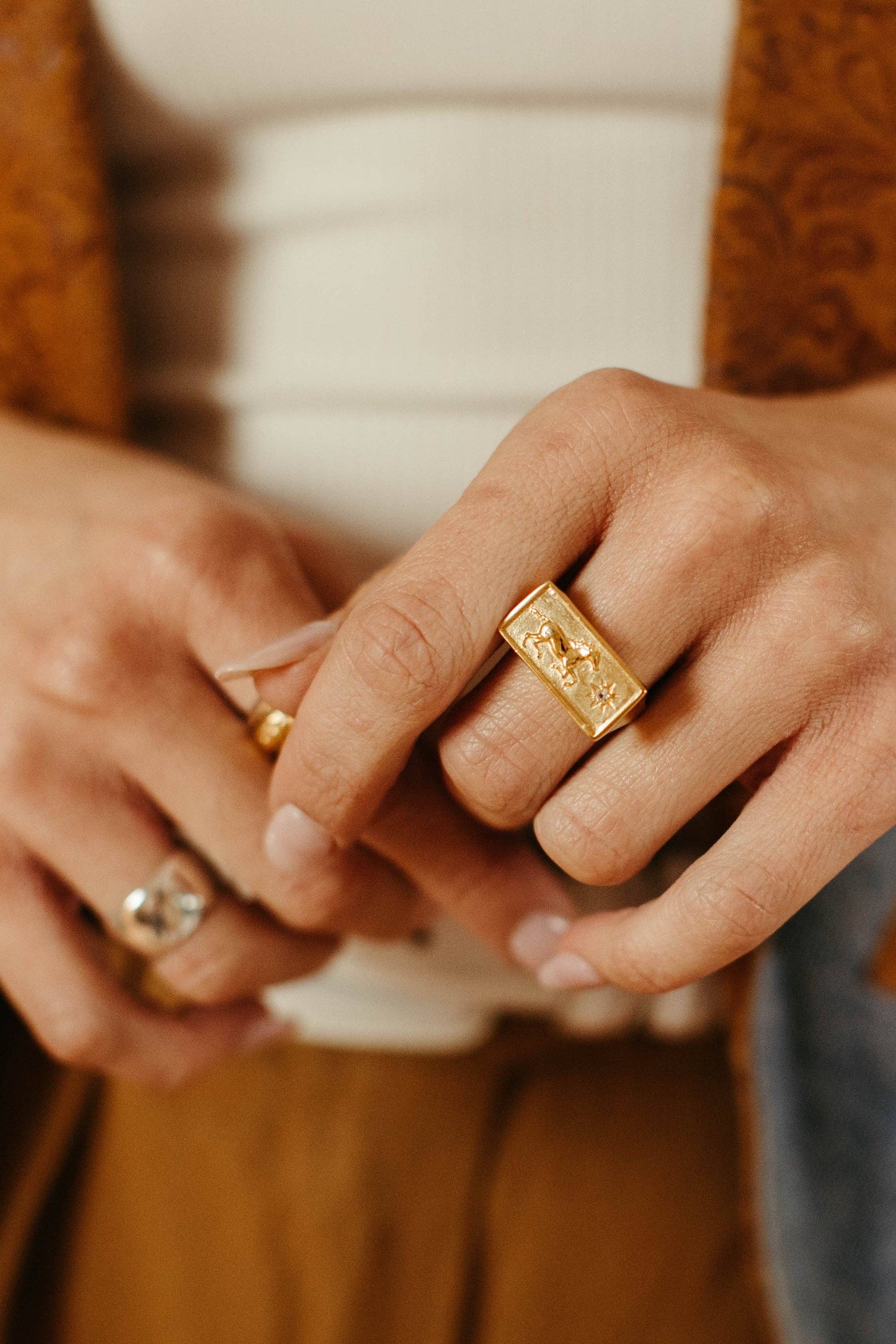 Mustang Ring in gold
