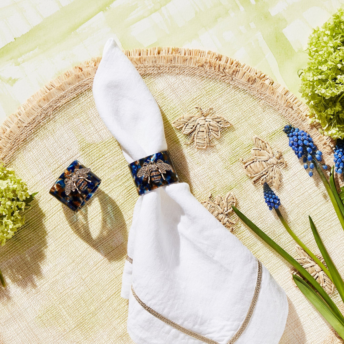 Straw bee placemat, set of four