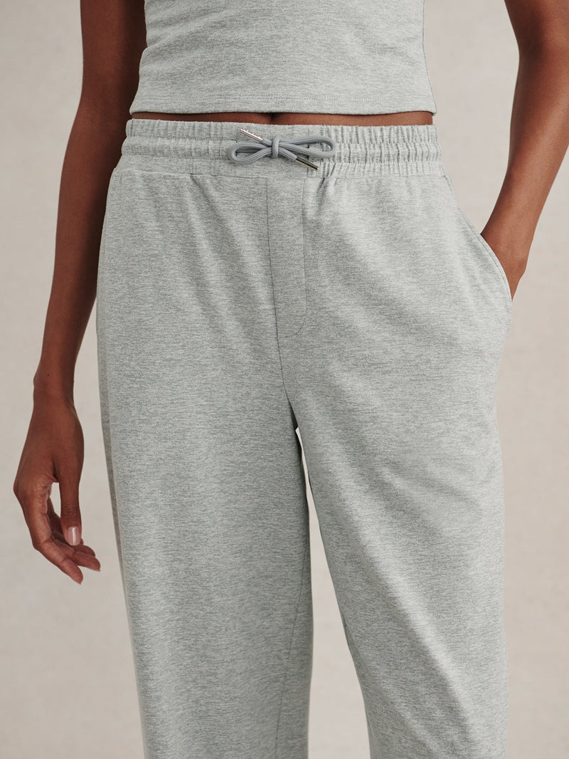 Motion Easy Jogger 30 in Blue Green Marl on model