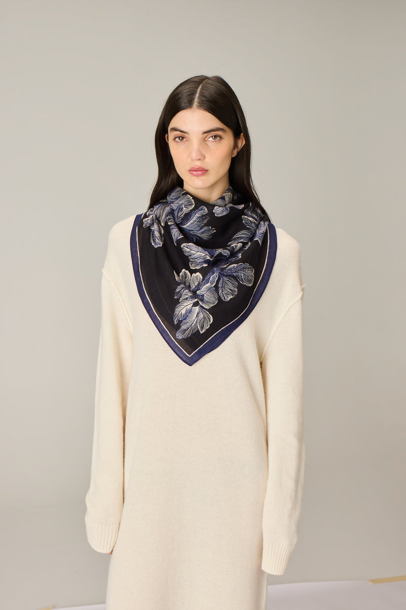 Arboris Wool Square in navy, detail 8