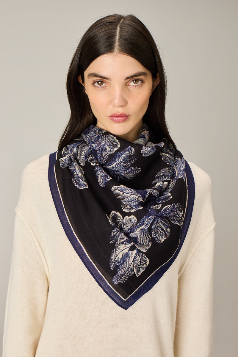 Arboris Wool Square in navy, detail 7