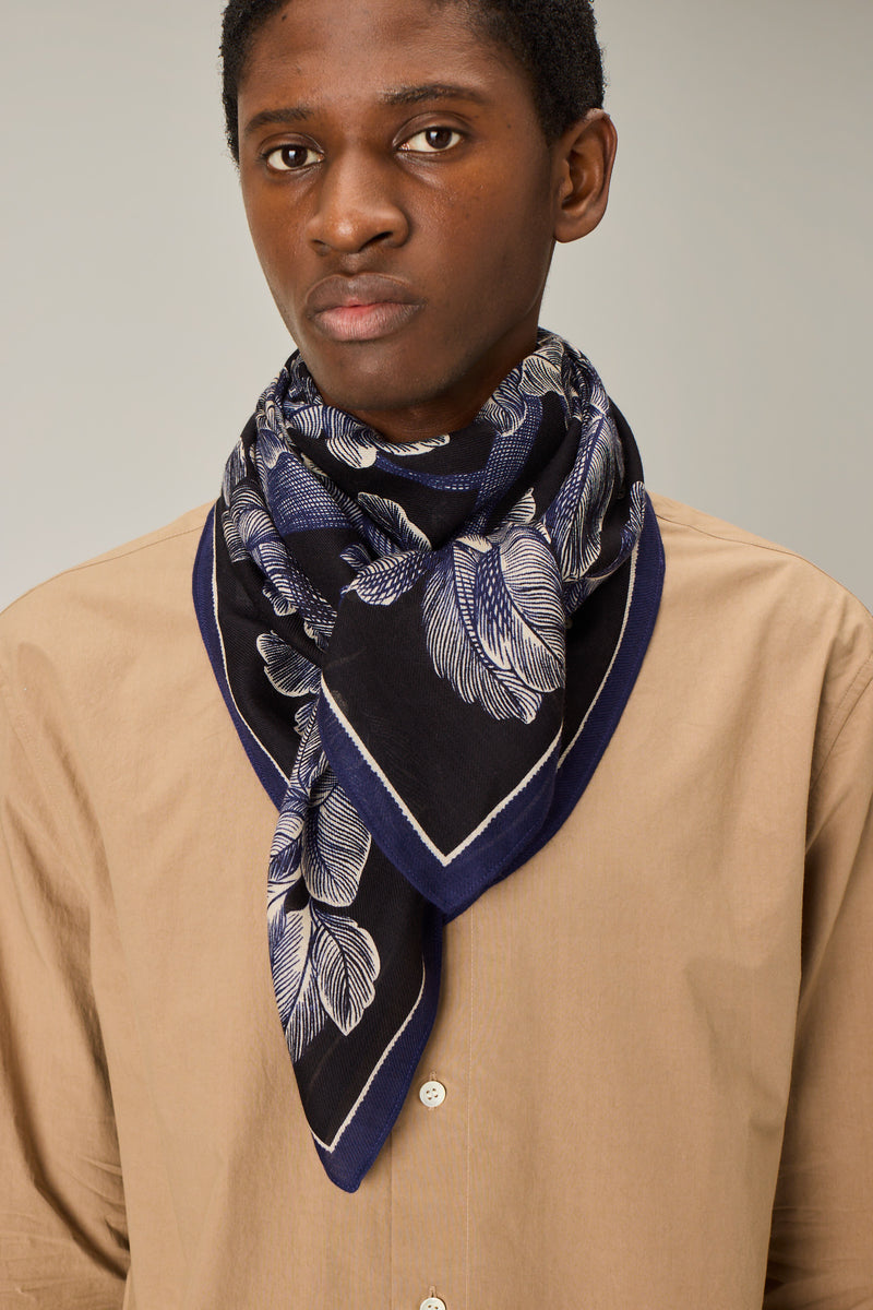 Arboris Wool Square in navy, detail 4