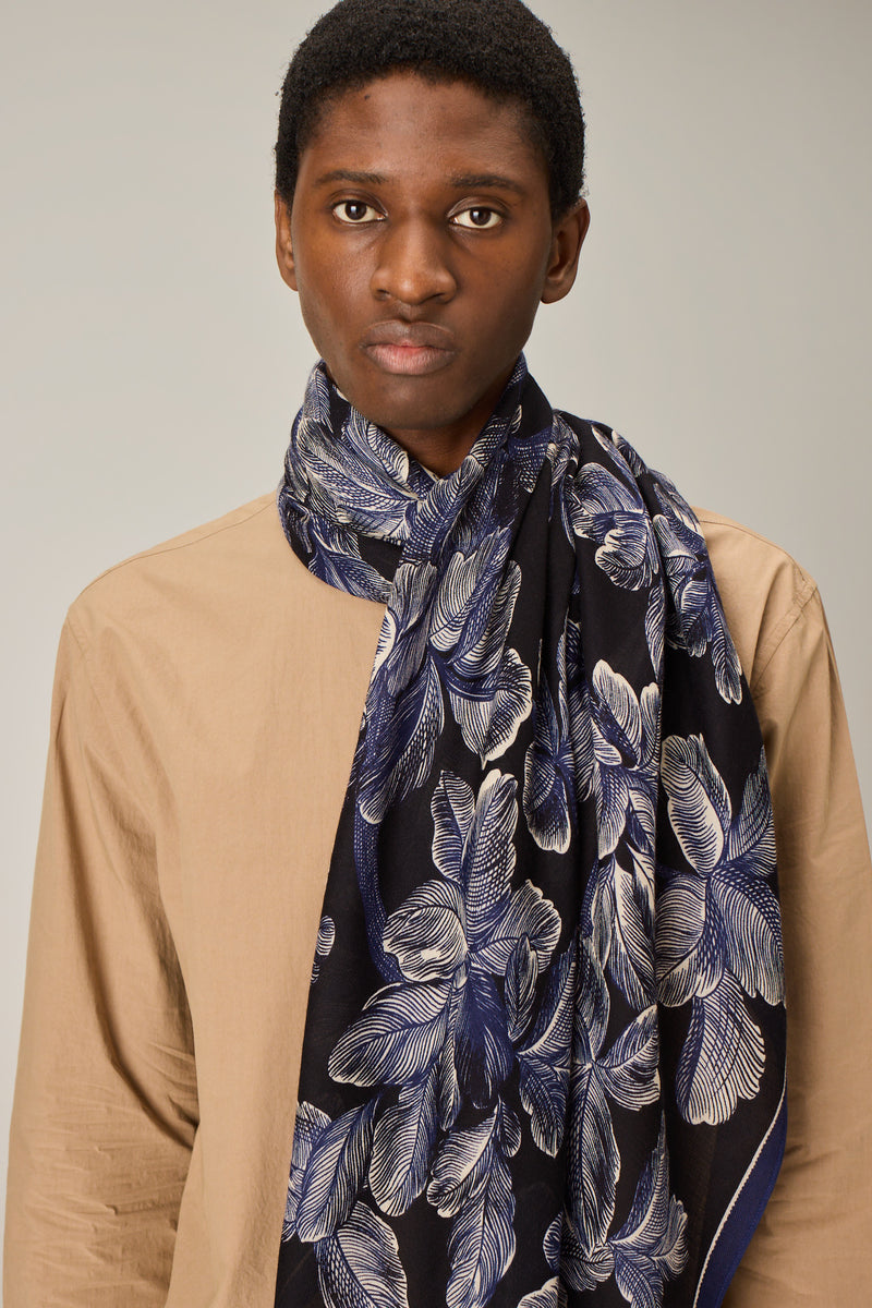 Arboris Wool Square in navy, detail 1