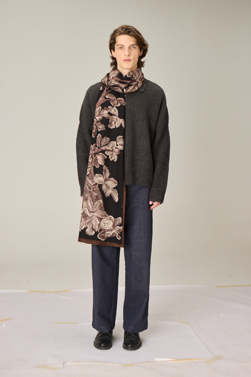 Arboris Wool Stole in black, detail 4