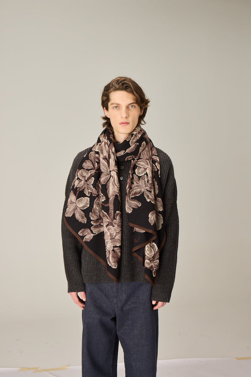 Arboris Wool Stole in black, detail 2
