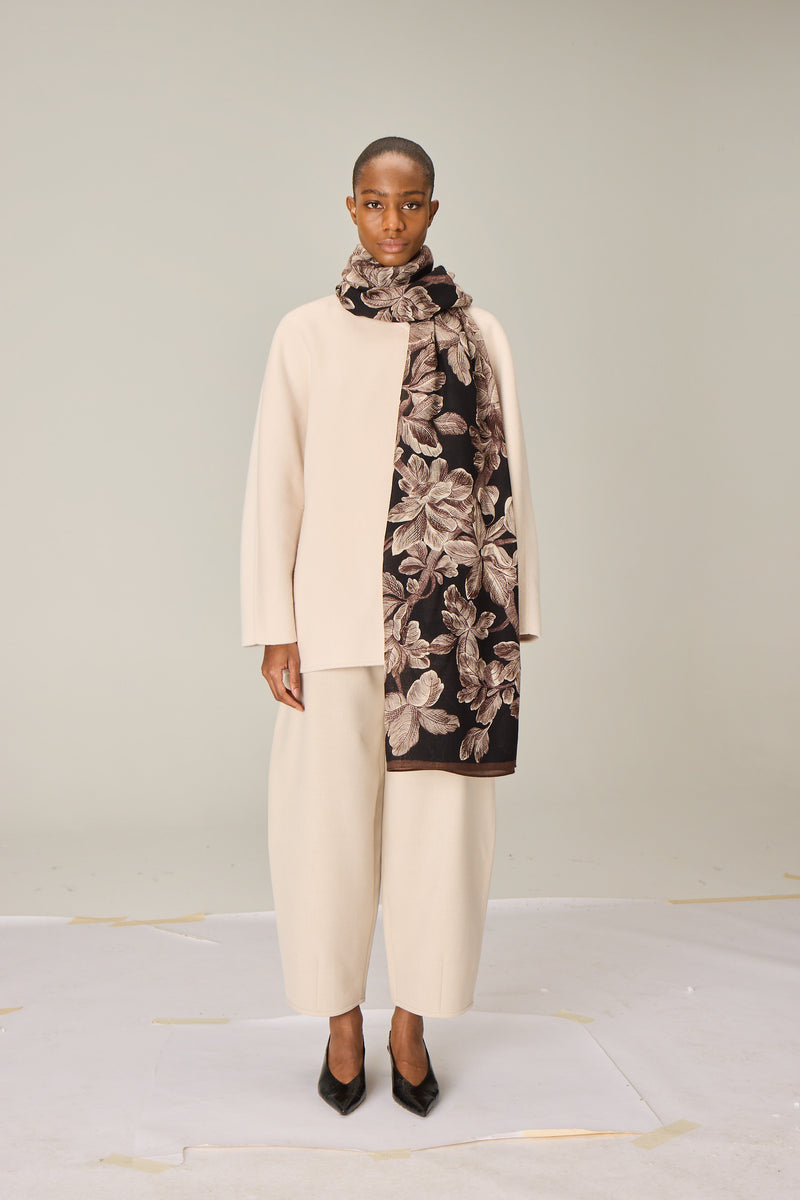 Arboris Wool Stole in black, detail 1