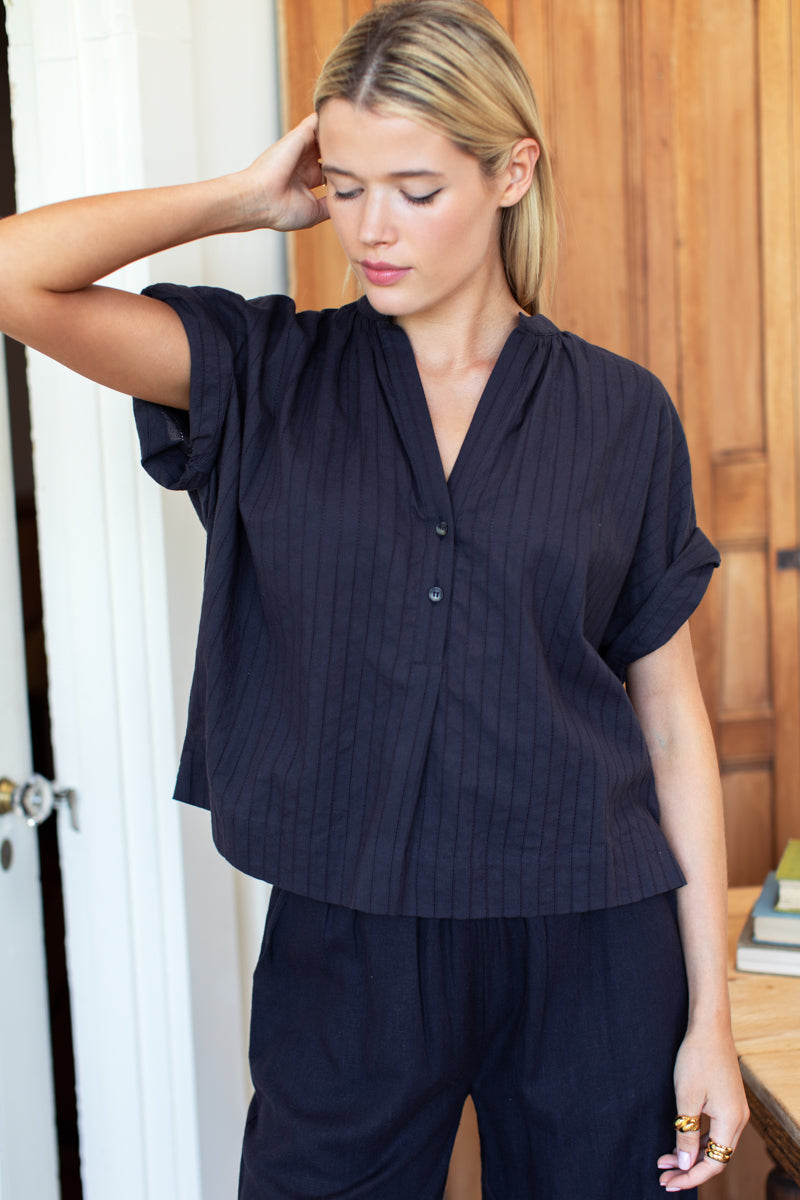 Artist Buttondown - Midnight, sleeve detail