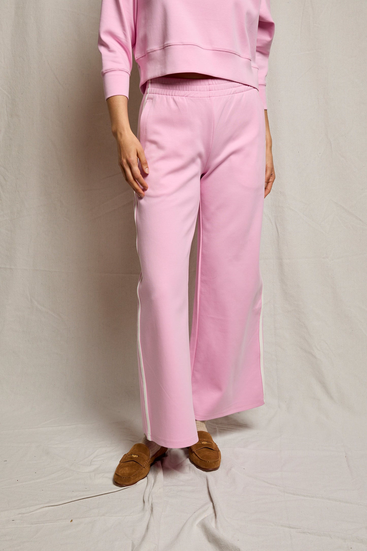 PerfectWhiteTee - Mikos Travel Group Wide Leg Pant With Pockets - Sugar Pink