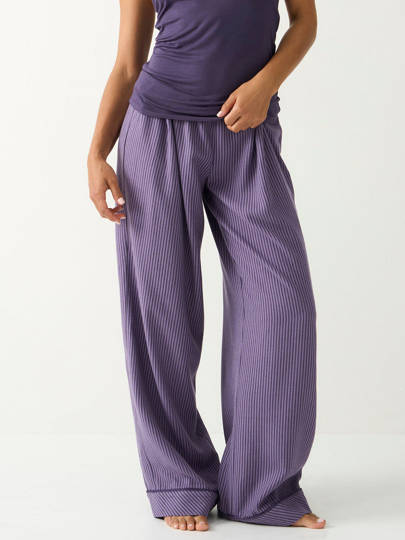 Ecovero Logo Waistband Pyjama Bottoms in Night Fog, on model