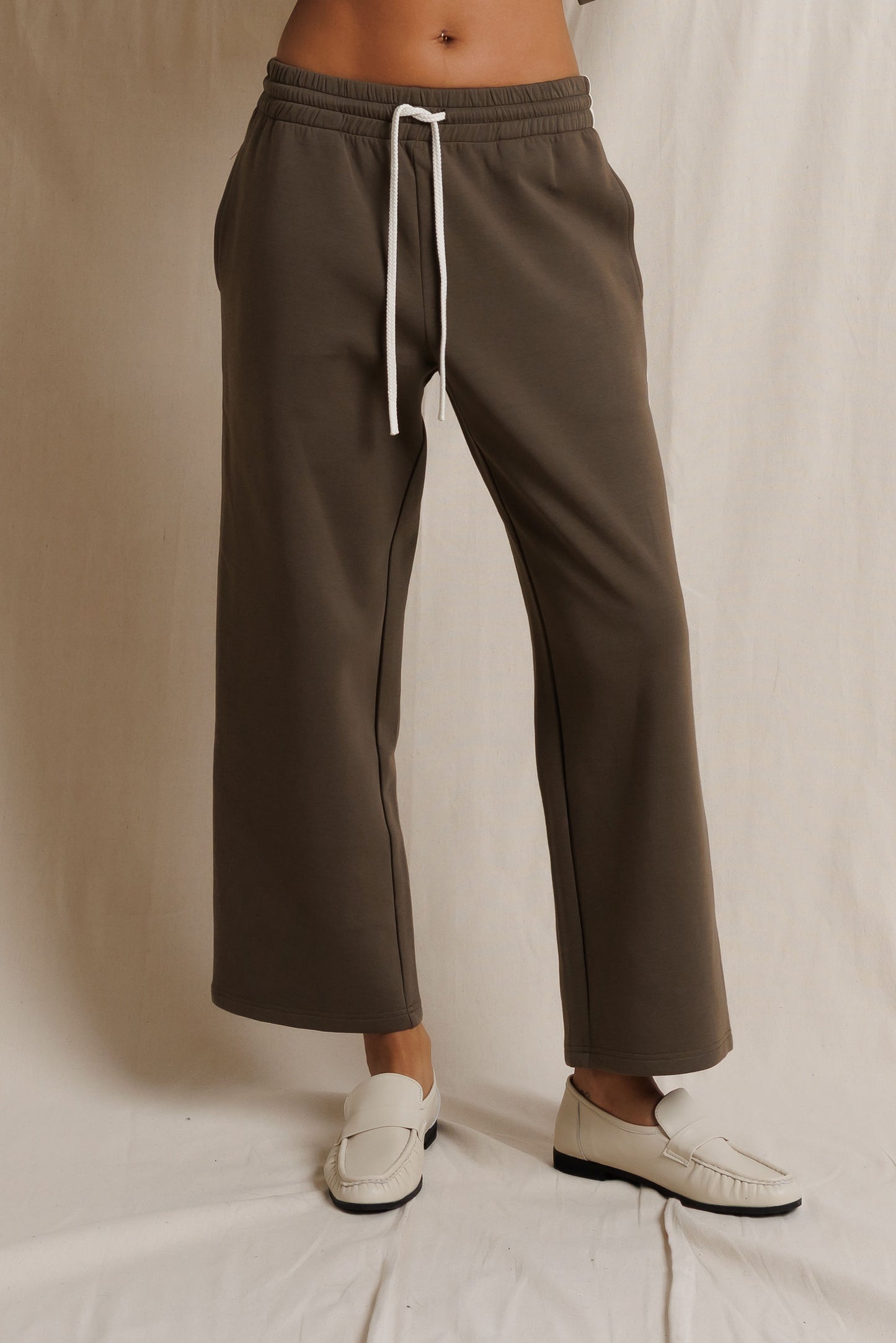 B113 - claud - travel track pant - FA26