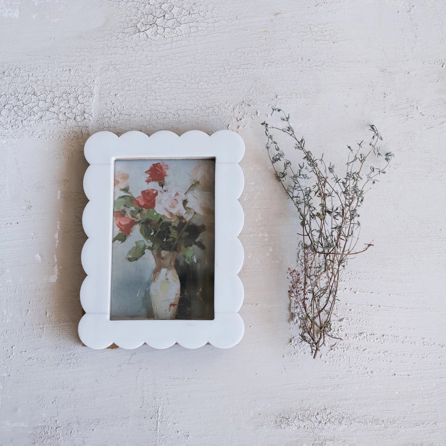 Scalloped Photo Frame, White