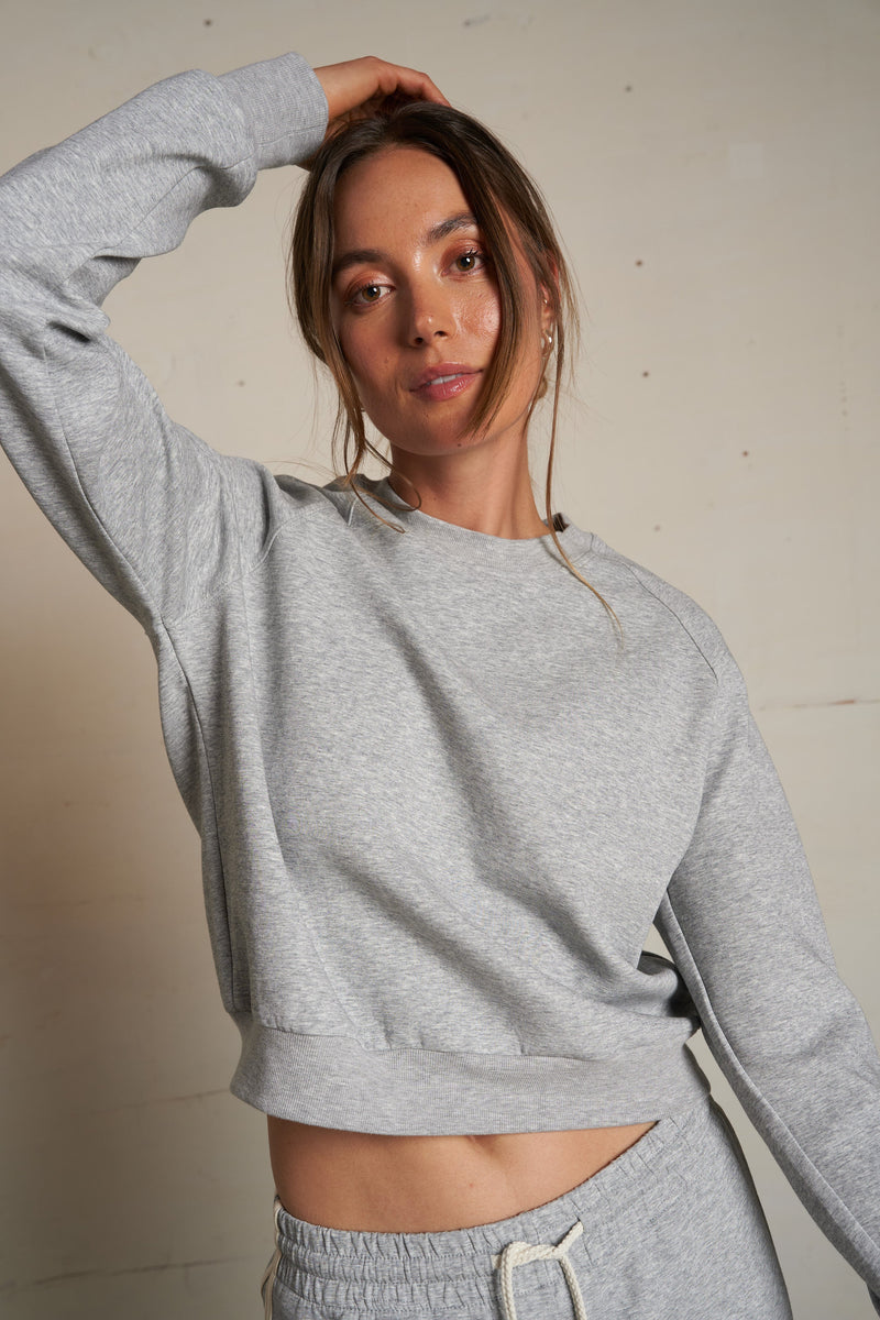 PerfectWhiteTee - Lucia Travel Long Sleeve Raglan Crew - Heather Grey