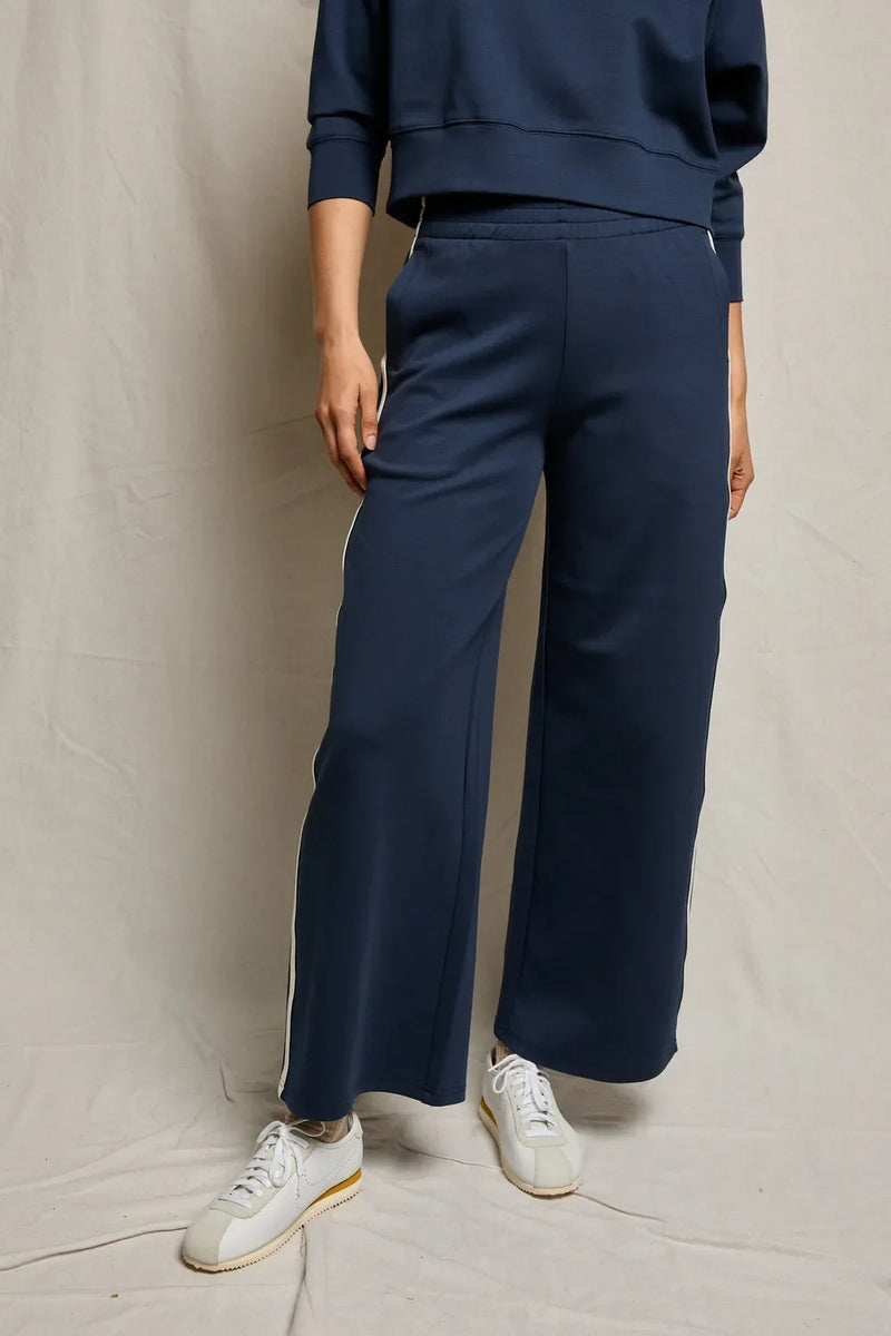 Mikos Travel Group Wide Leg Pant With Pockets