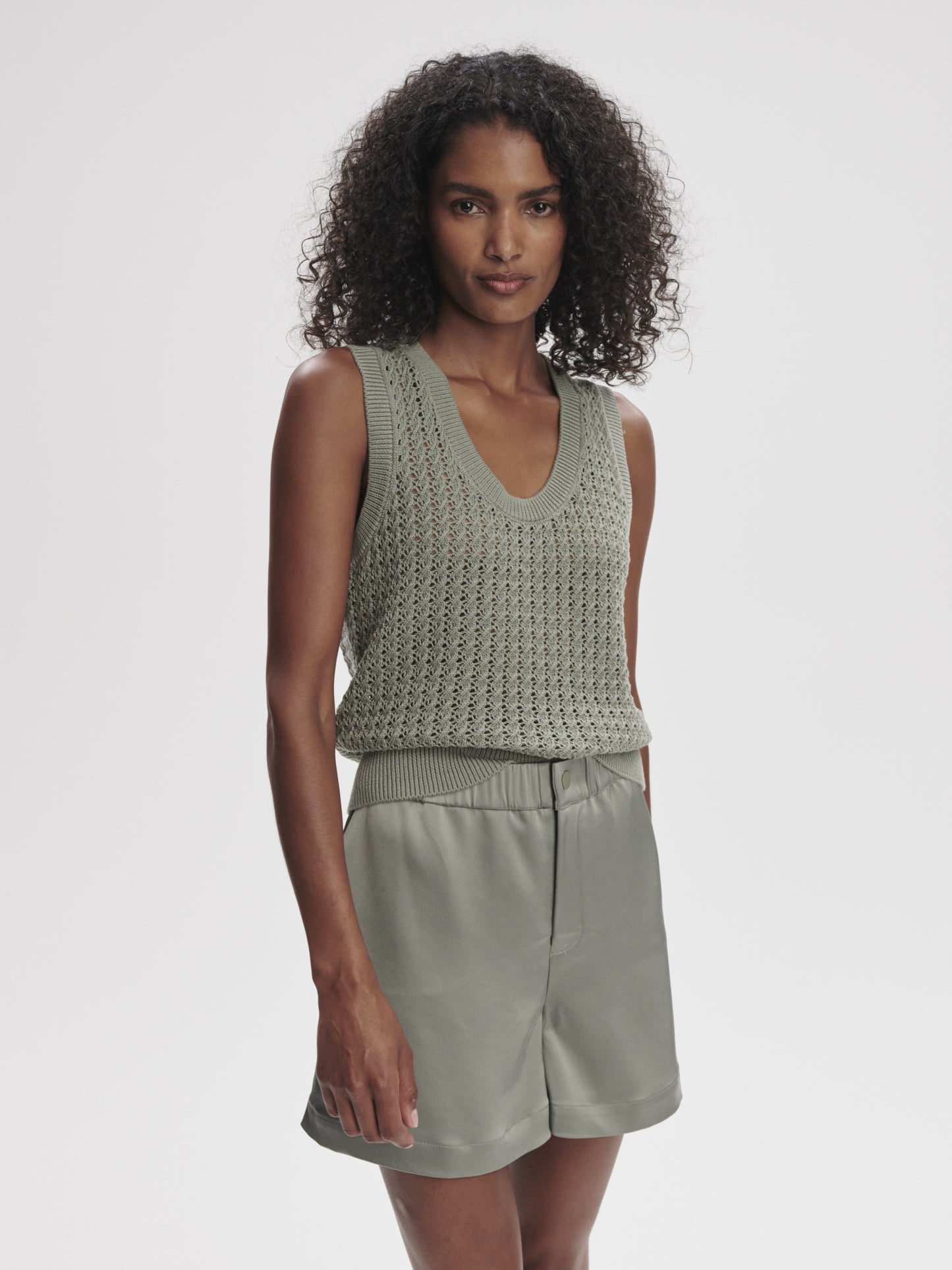 Varley - Sarka High Rise Short - Gravity Sage