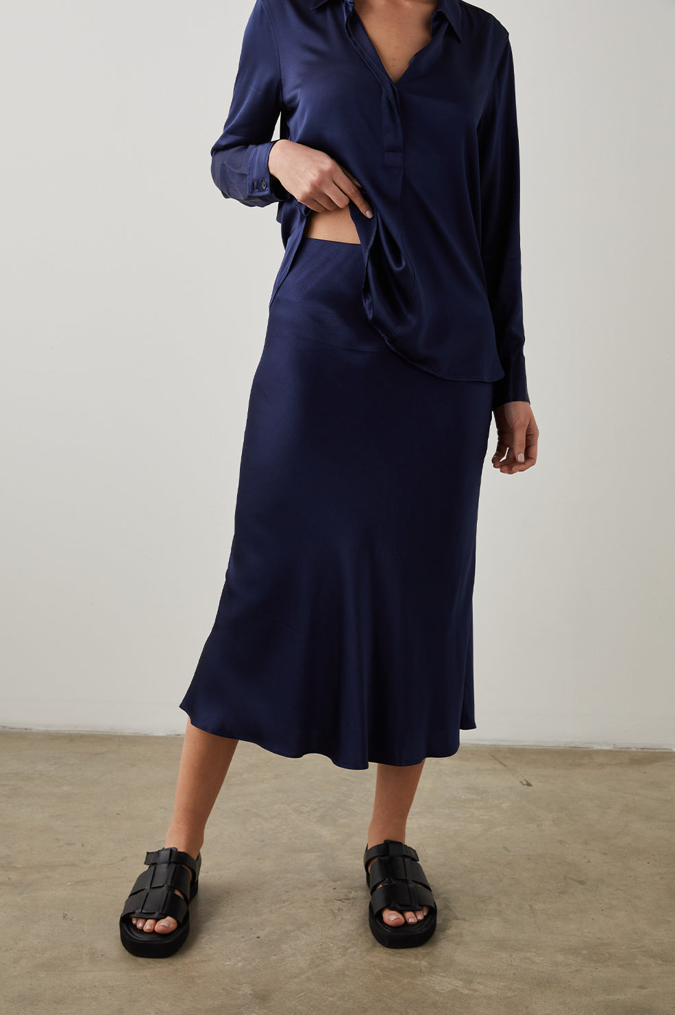 Load image into Gallery viewer, Anya Navy Blue Skirt
