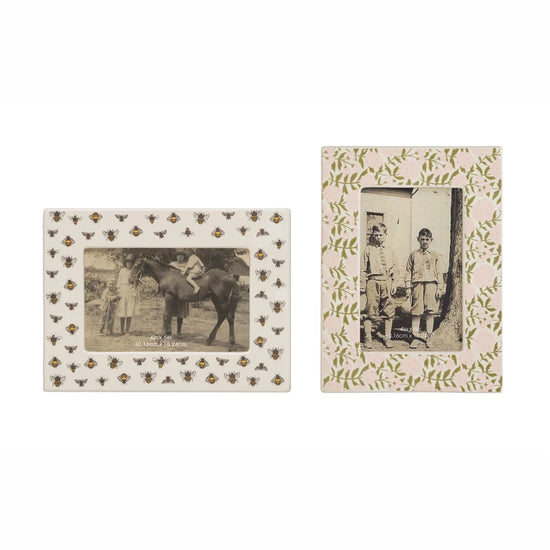 Load image into Gallery viewer, Stoneware Photo Frame with Bee/Floral Pattern
