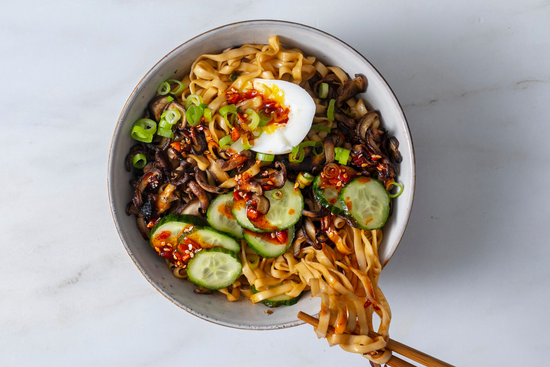 Load image into Gallery viewer, Tingly Chili Wavy Noodles
